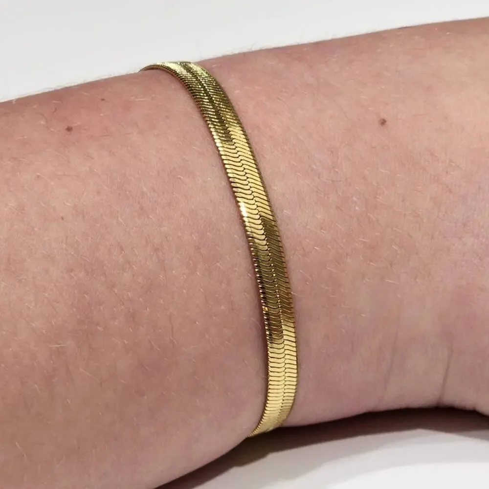 Gold Herringbone Bracelet 5.5 mm, 7 inches long‎ - Picture 7 of 9